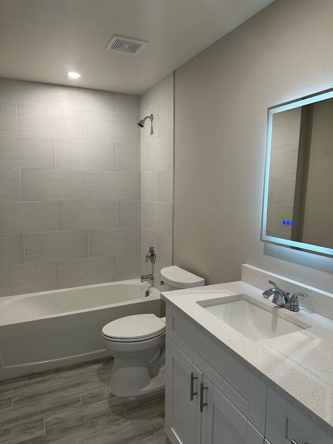 Building Photo - Beautiful 4/2 Newer Construction- Available Now