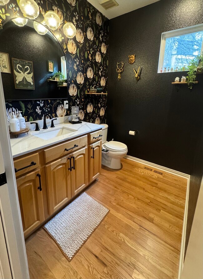 Building Photo - 1011 S Valentia St