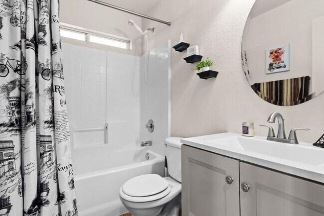 Building Photo - Single Family Home