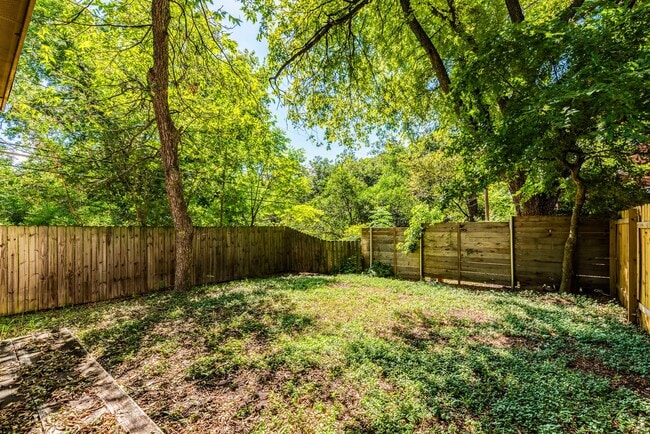 Building Photo - 1502 E 37th St