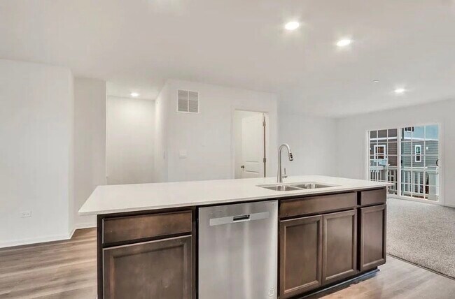 Building Photo - 324 Basin Ct