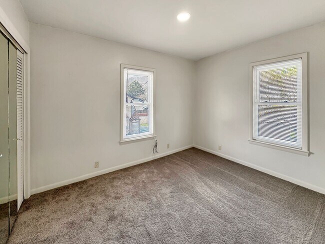 Building Photo - 2636-2638  W. 4th St.