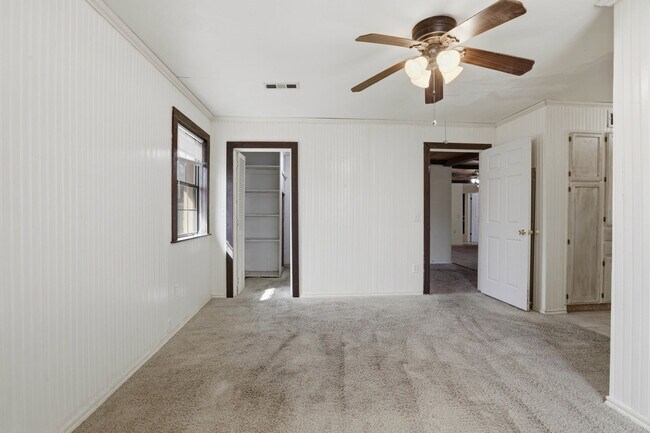 Building Photo - 1328 Hazelwood Dr