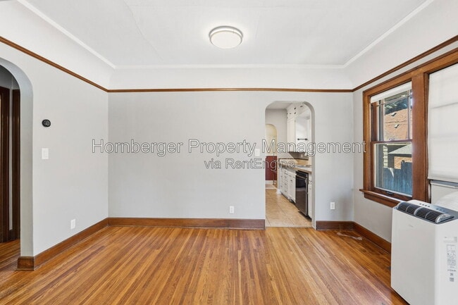 Building Photo - 1210 S Maple St