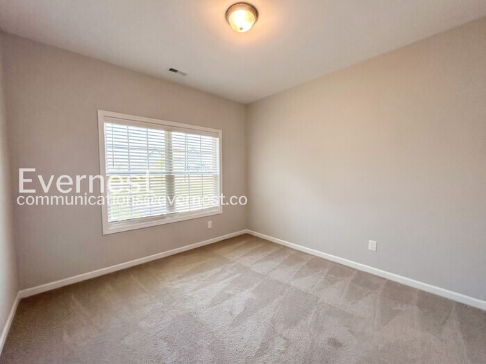 Building Photo - 1402 Pipeline Ave