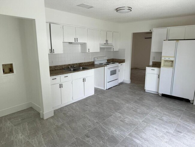 Building Photo - 2590 38th Terrace