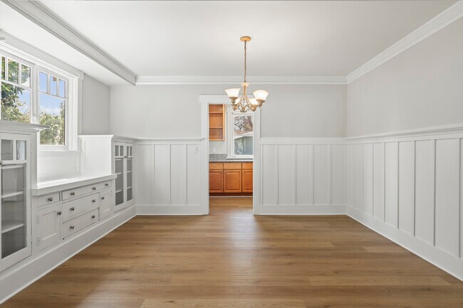 Dining Room - 490 MacDonald St