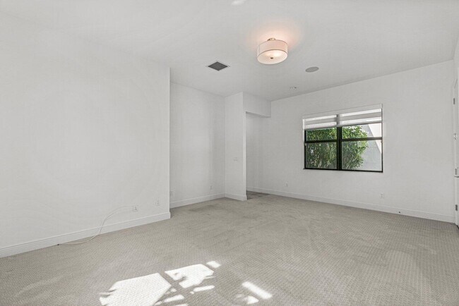 Building Photo - 6950 NW 28th Ave