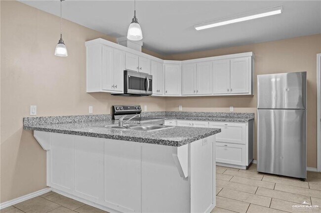 Building Photo - 16 E St