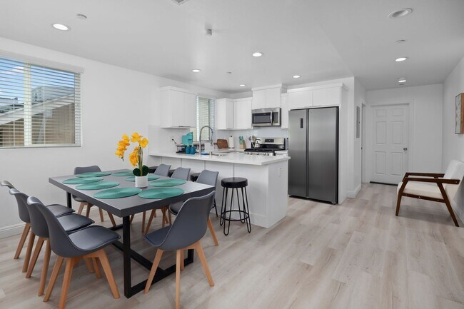 Building Photo - 4-Unit Townhome Community | Luxury Living Near DTLA