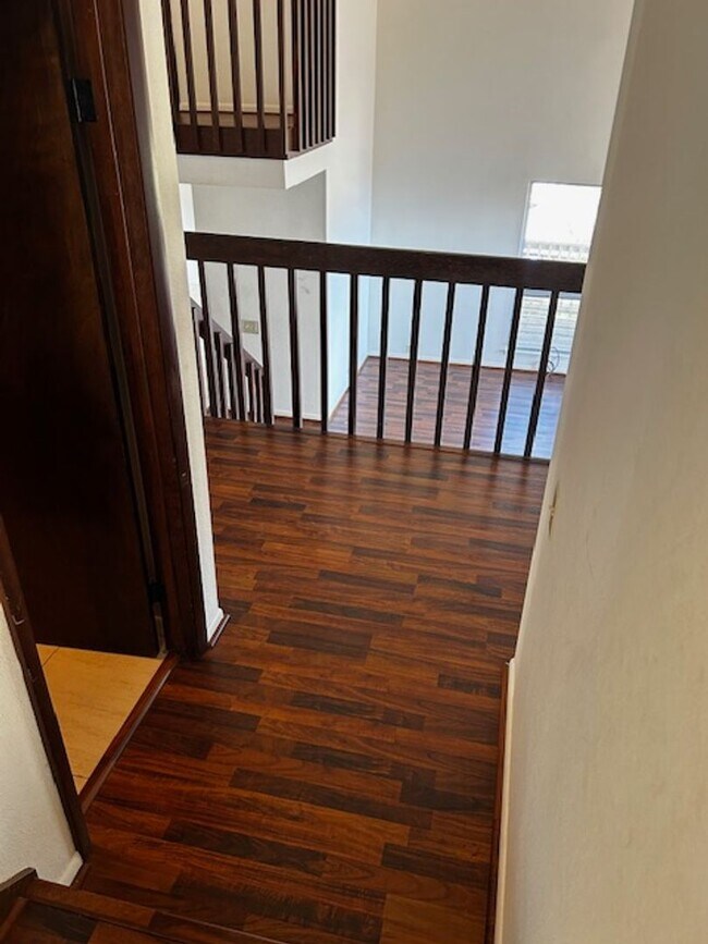 Building Photo - Available now -Mariner's Ridge 4 bedroom /...
