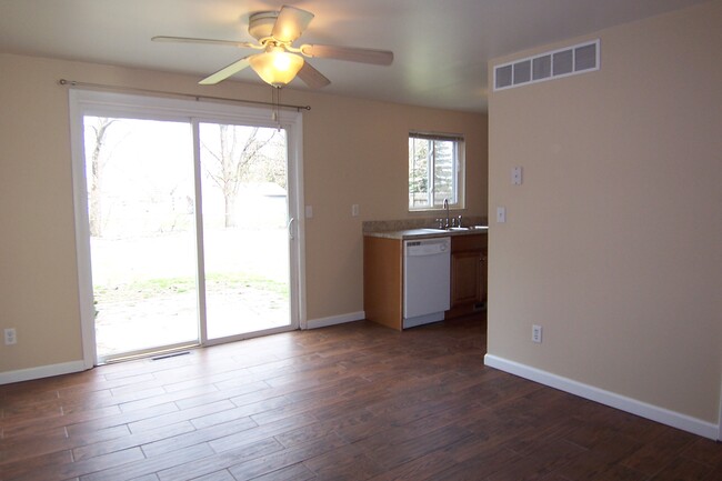 Dining room with door-wall to private patio - 4670 Baylor Ct