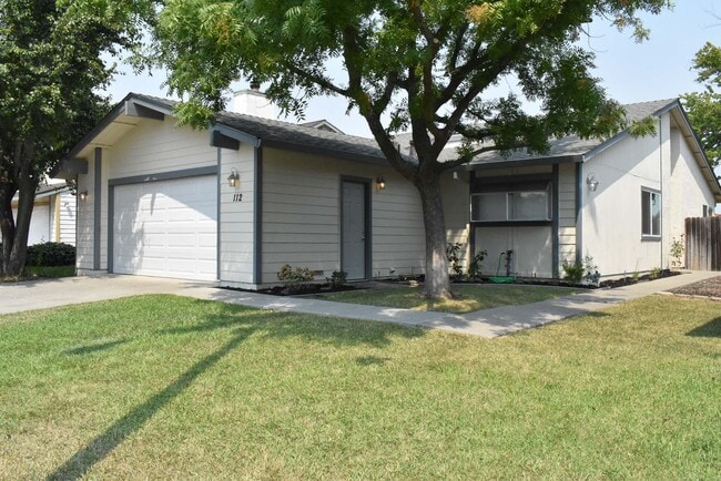 Building Photo - Tastefully updated home close to shopping and remodeled elementary school!