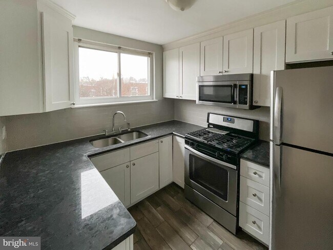 Building Photo - 1409 N 76th St