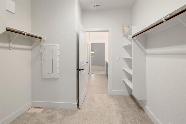 Building Photo - 6111 Dumfries Ln