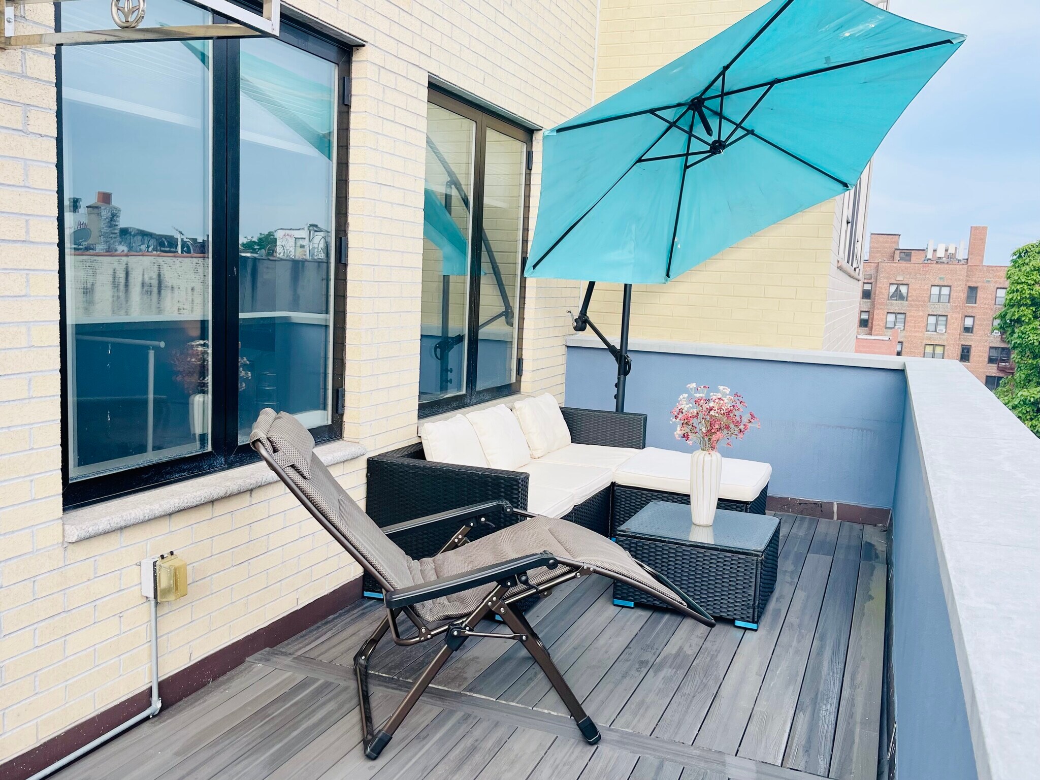200 Sq Ft private outdoor patio - 838 41st St