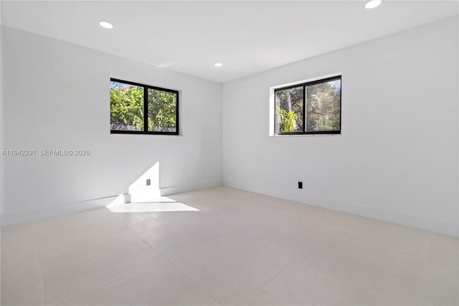 Building Photo - 5420 Lincoln St