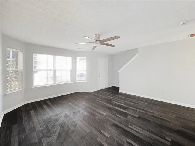 Building Photo - 5539 Pineridge Ct