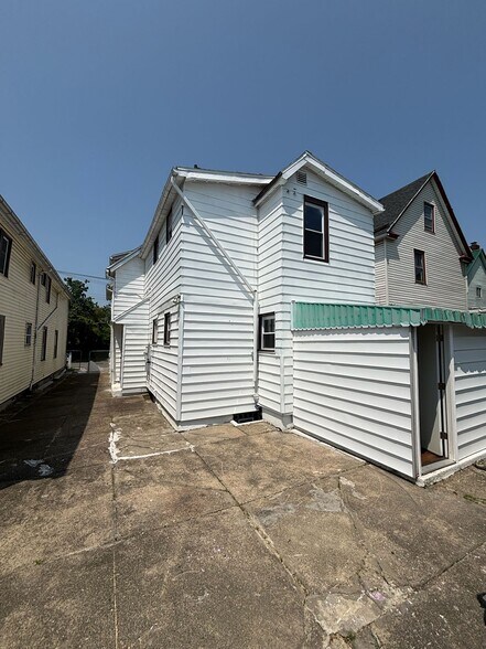 Building Photo - 19 Winchester Ave