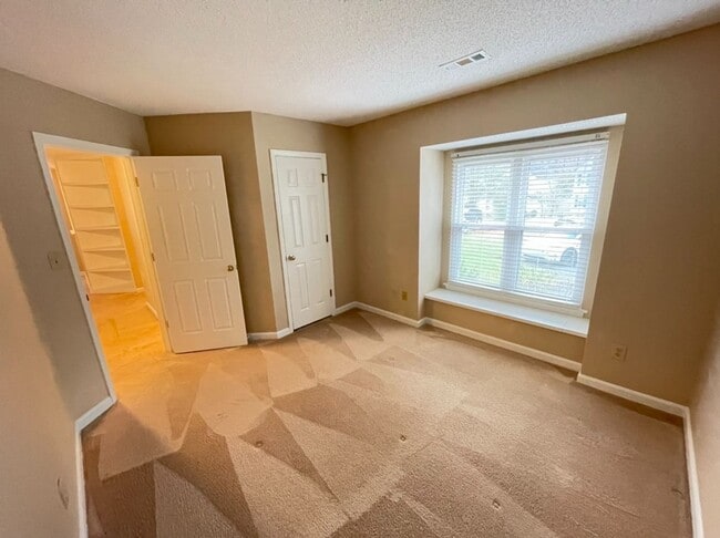 Building Photo - Charming 3 Bedroom House in Chapel Hill!
