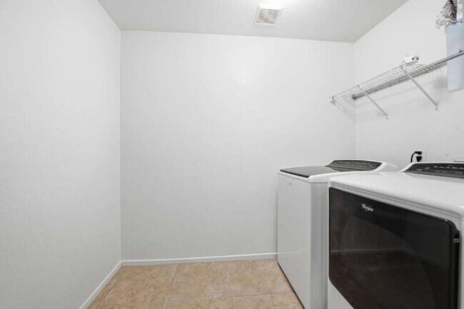 Building Photo - 2175 Caminito Leonzio