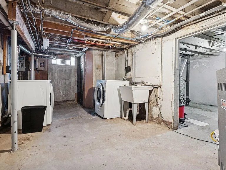 Building Photo - 2805 28th Ave S