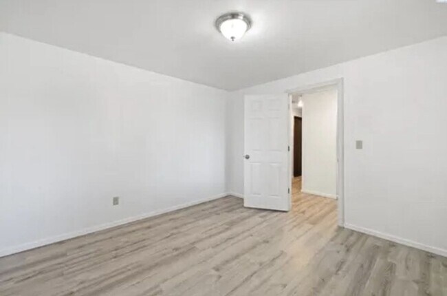Building Photo - Elegant 4-Bedroom Home on a Corner Lot in ...