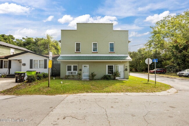 Primary Photo - 700 2nd Ave