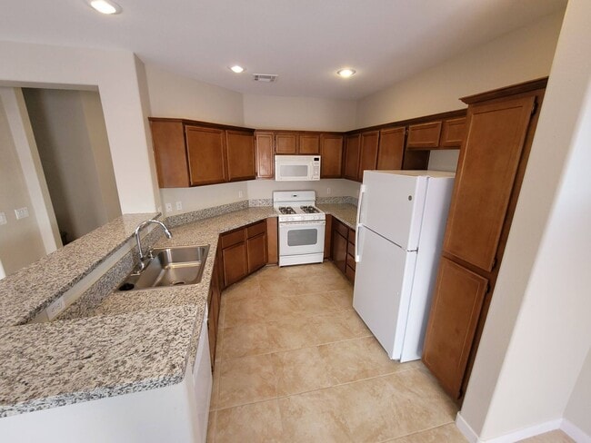 Building Photo - Immaculate 3 Bedroom Home in a Gated Commu...