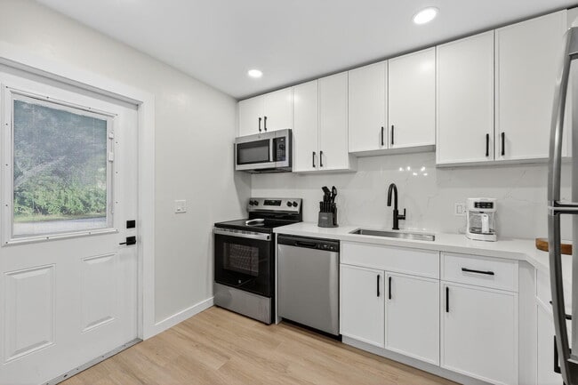 Building Photo - 800 Tropic Blvd