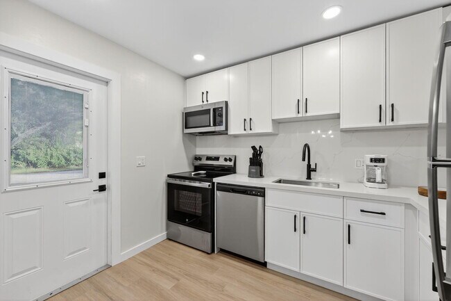 Building Photo - 800 Tropic Isle Dr