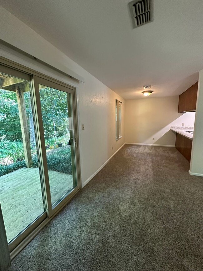 Building Photo - Spacious downstairs 2Bed/1 Bath in Killear...