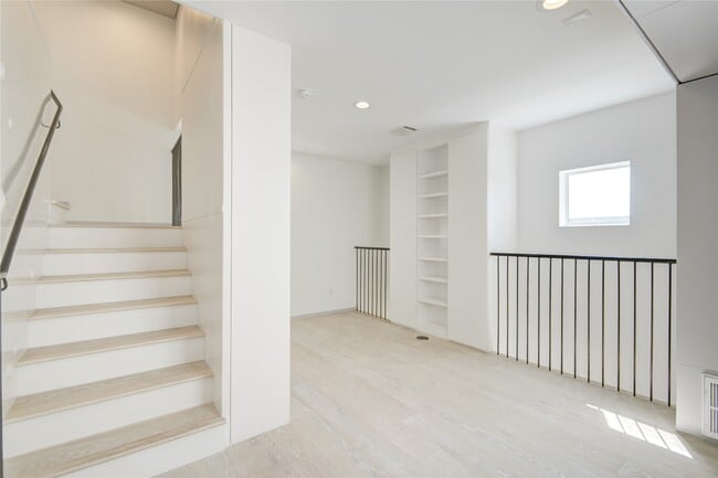 Building Photo - 1315 Lakin St