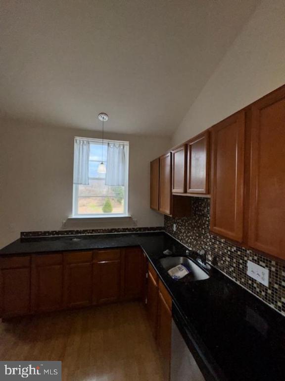 Building Photo - 85 Valley Rd