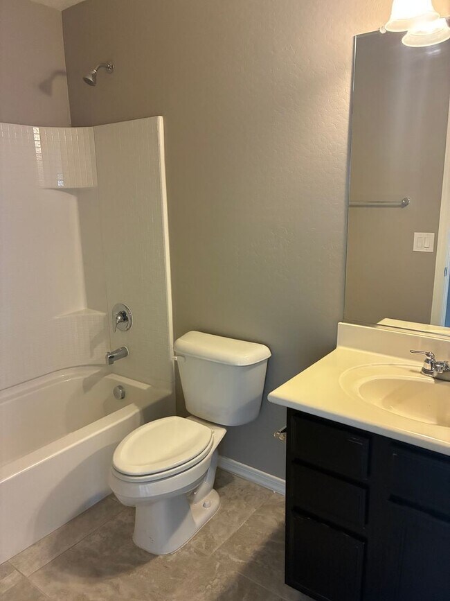 Building Photo - Special **BEAUTIFUL 3 BEDROOM/3 BATHROOM HOME LOCATED IN EASTMARK (ELLSWORTH & RAY)**