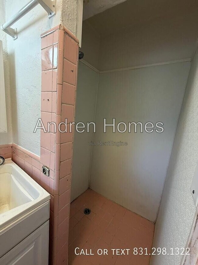 Building Photo - 10110 Soquel Dr