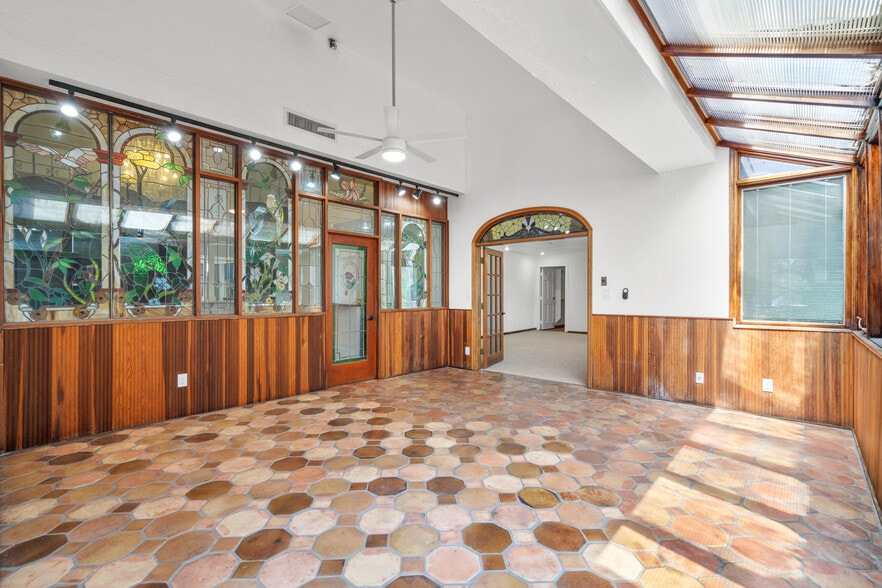 Building Photo - 3319 E Indian School Rd