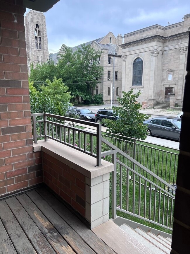 Building Photo - 1208 E 64th St