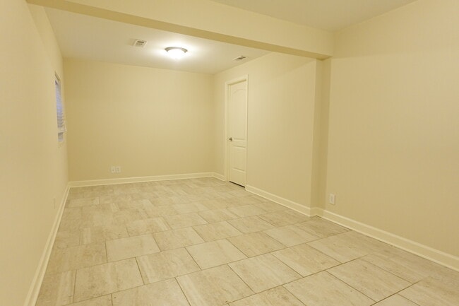 Building Photo - 116 Colonial Pkwy