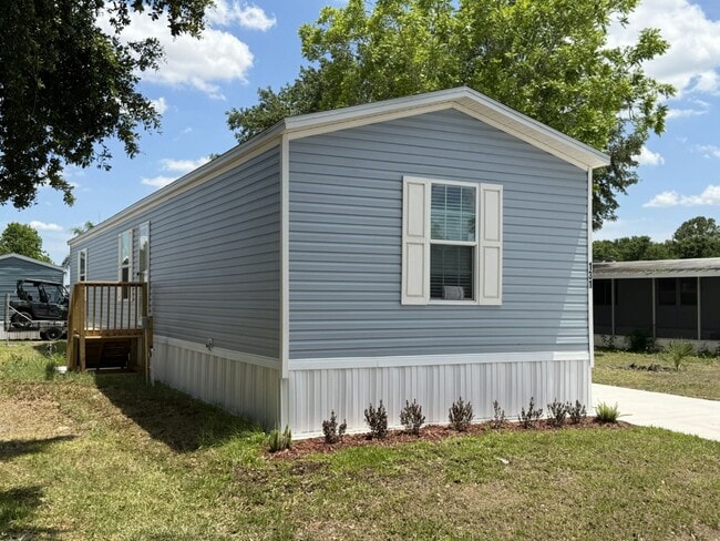 Building Photo - 131 Lakeside Garden Cir