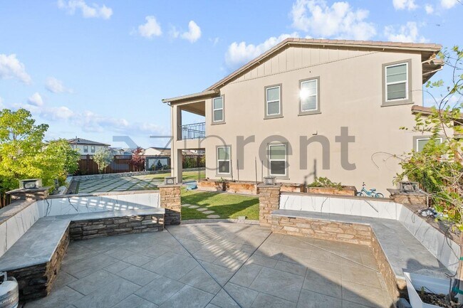 Building Photo - Unit