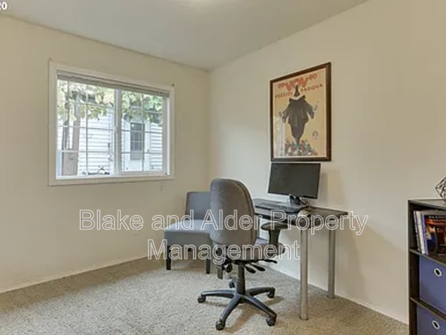 Building Photo - 9733 SE Ramona St