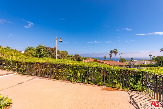 Building Photo - 3636 Malibu Country Dr
