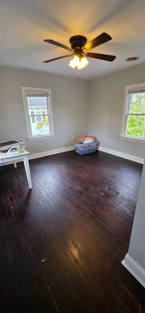 Building Photo - Charming Second-Floor Apartment Apatrtment...