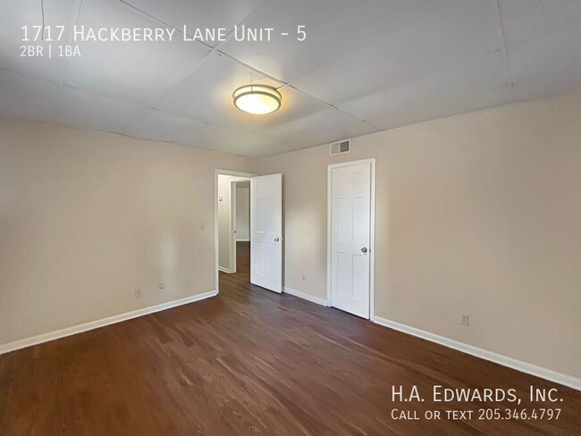 Building Photo - 1717 Hackberry Ln