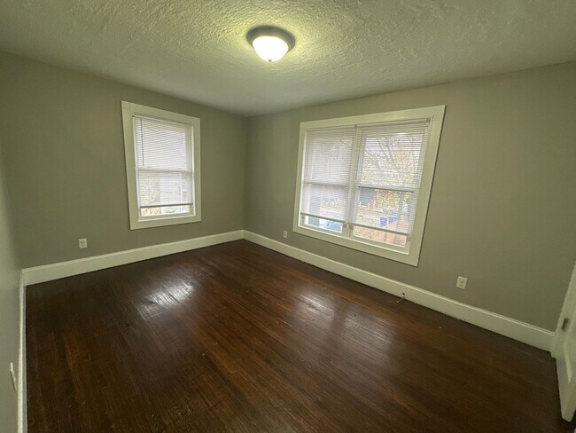 Building Photo - 438 E 16th Ave