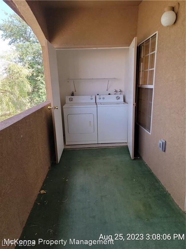 Building Photo - 1 br, 1 bath House - 231 W. Horizon Ridge ...