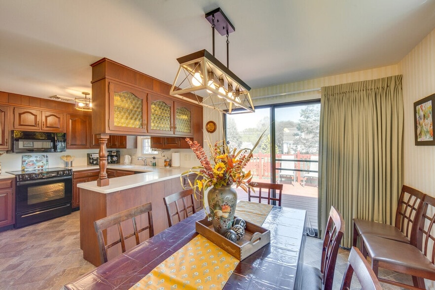 Building Photo - 25 Meadow View Dr