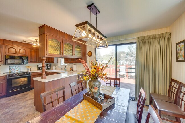 Building Photo - 25 Meadow View Dr