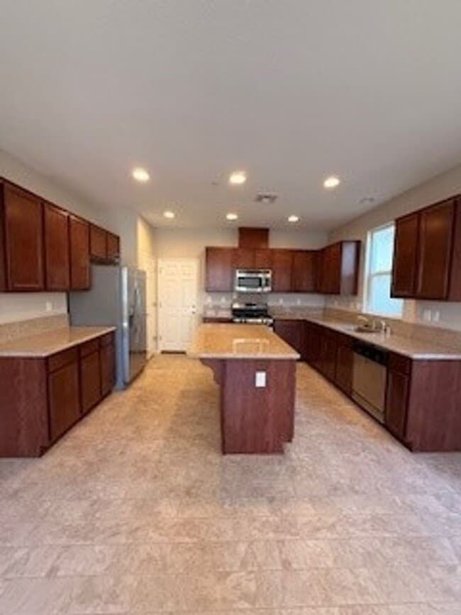 Building Photo - 2261 Hancock Dr